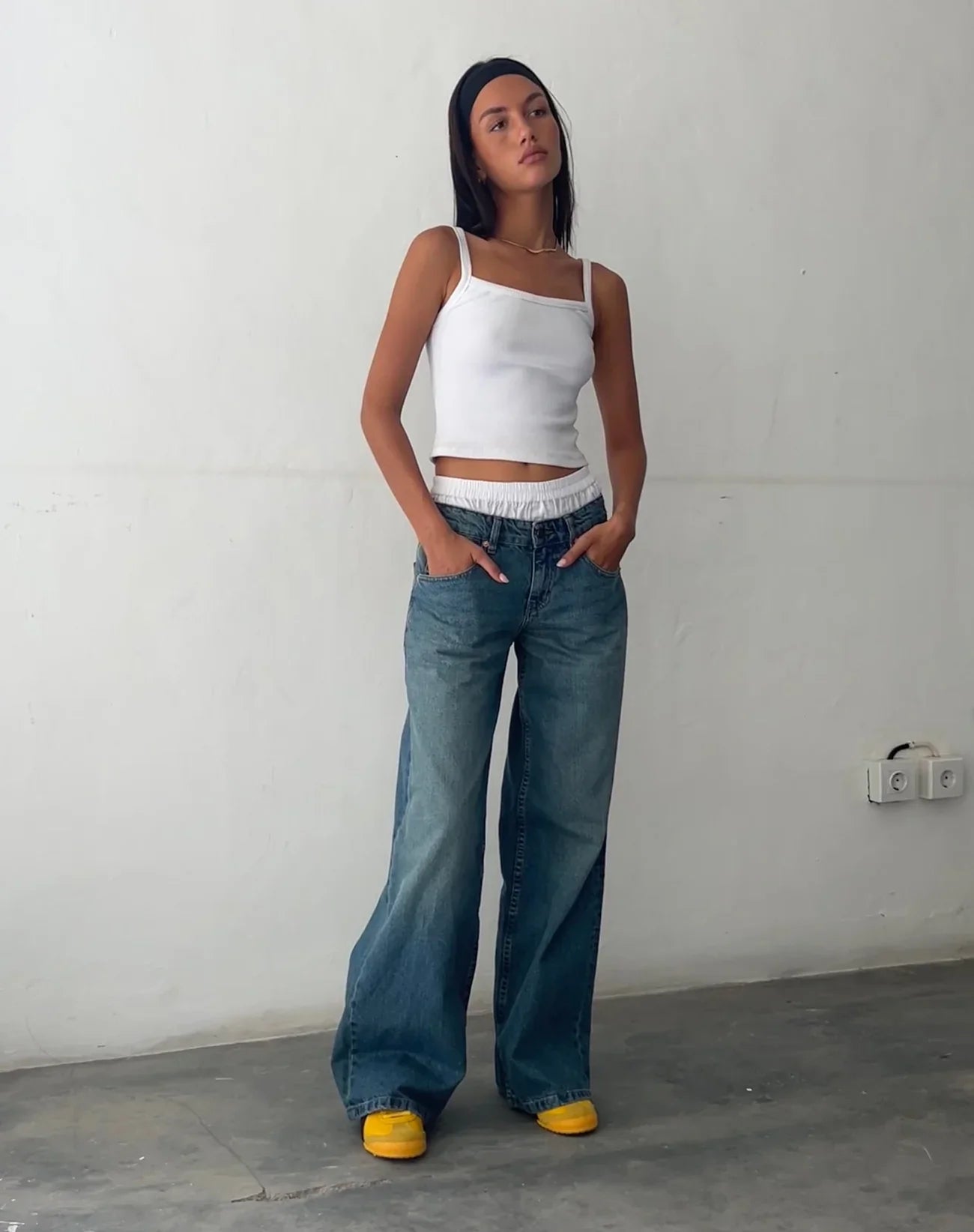 LOW RISE JEANS